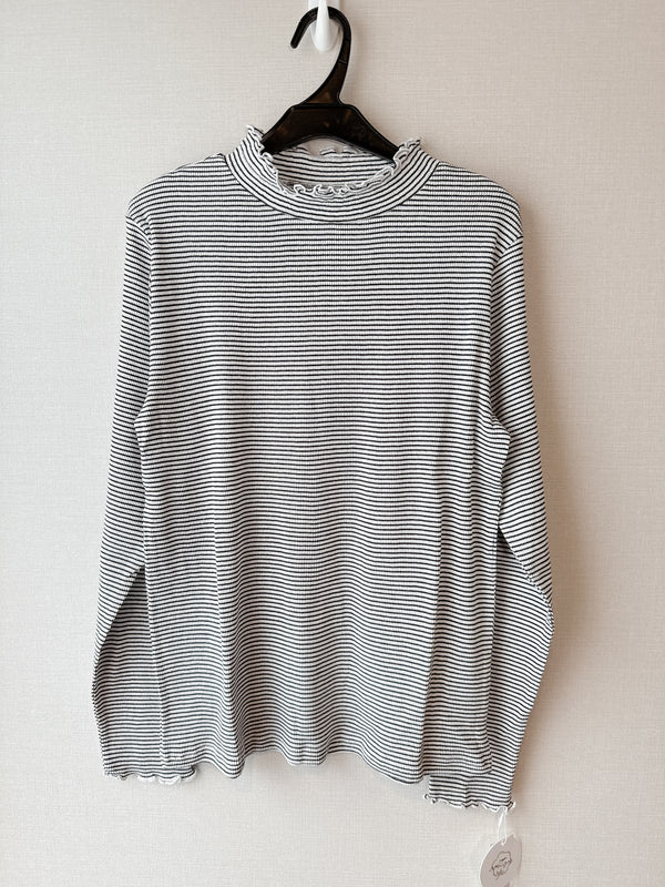 2509091 MMO Ruffle Neck Rib Tee - Border