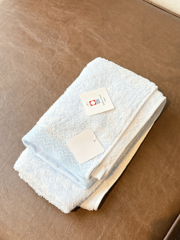 2509185 IM Floral Print Mid Size Towel
