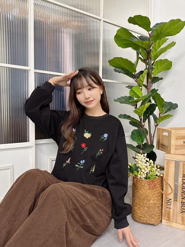 2511002 TU EMB. Floral Pullover - Black