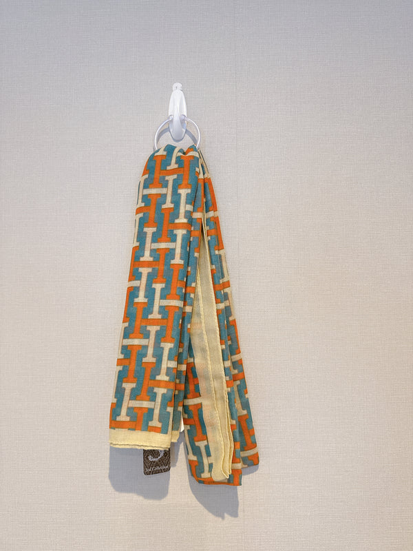 2507101 3RD Bi-colour Letter Scarf
