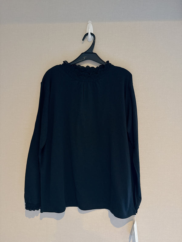 2508088 MMO Lace Collar Tee - Black