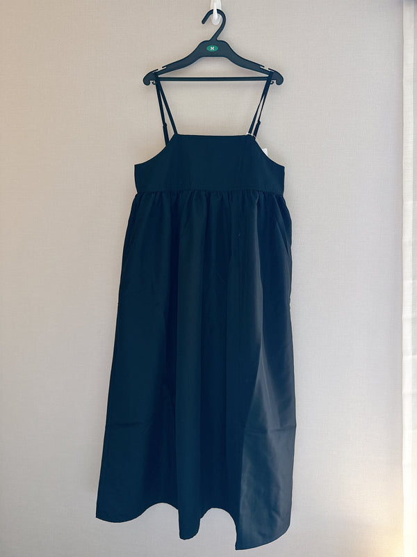 2508038 ON Twill Jumper Skirt - Black