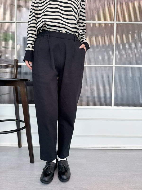 2509065 MMO Stretch Fabric Tuck Pants - Black