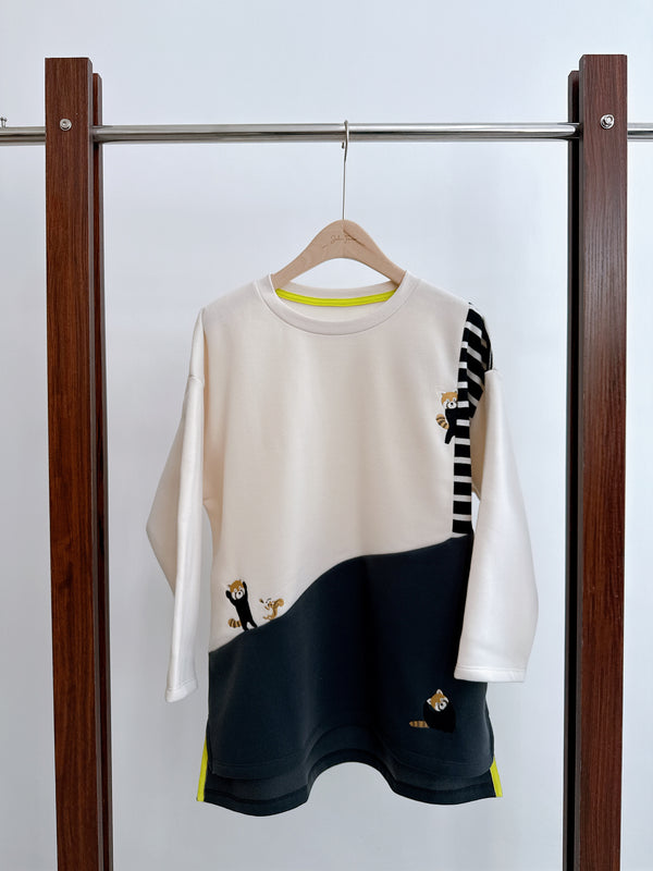 2511045 JT Color-block EMB. Animals Pullover - Oatmeal