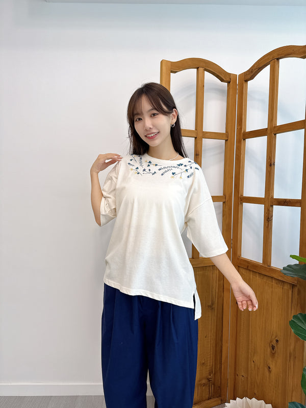 2506097 CN Floral Embroidered Top - White
