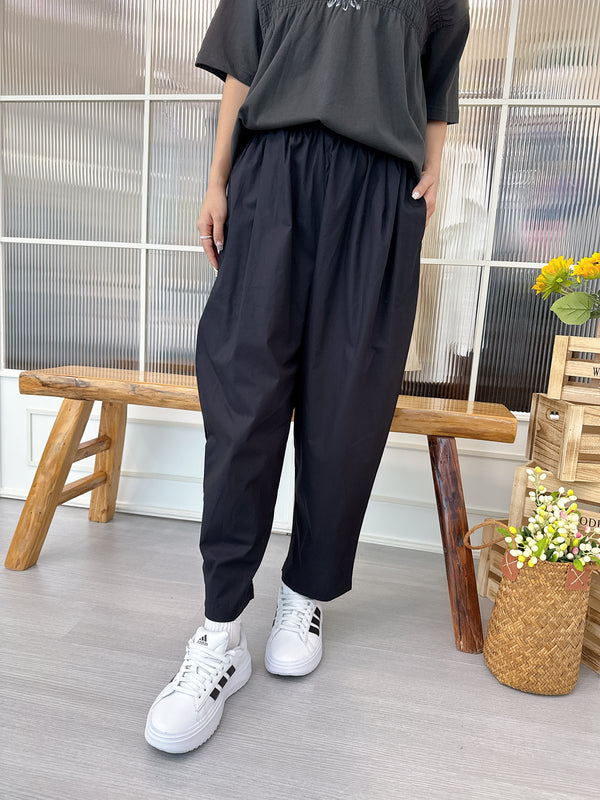 2506108 OM Poplin Gathered Easy Pants - Black