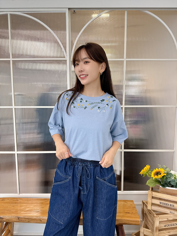 2506097 CN Floral Embroidered Top - Blue