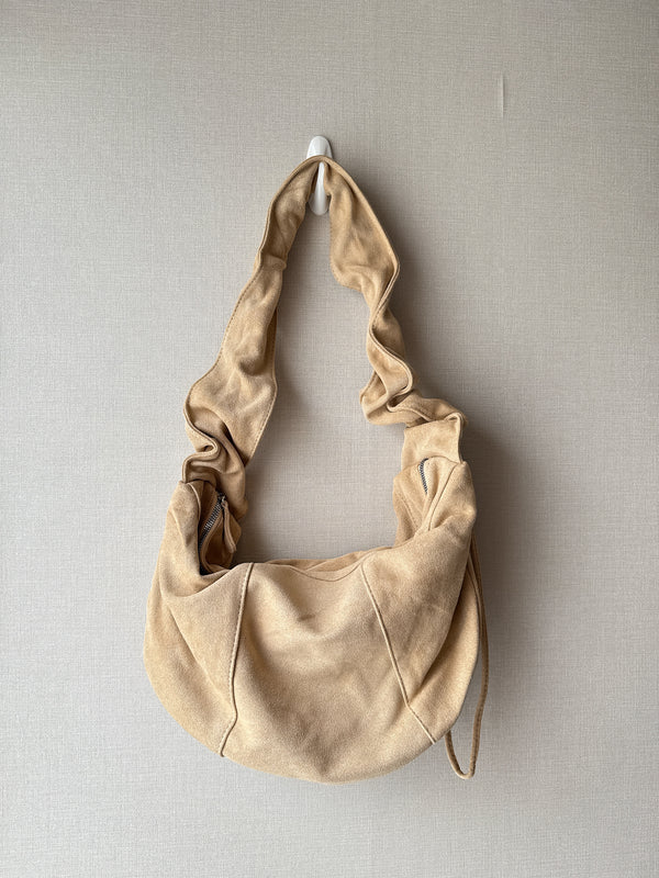 2509142 OS Suede Puff Croissant