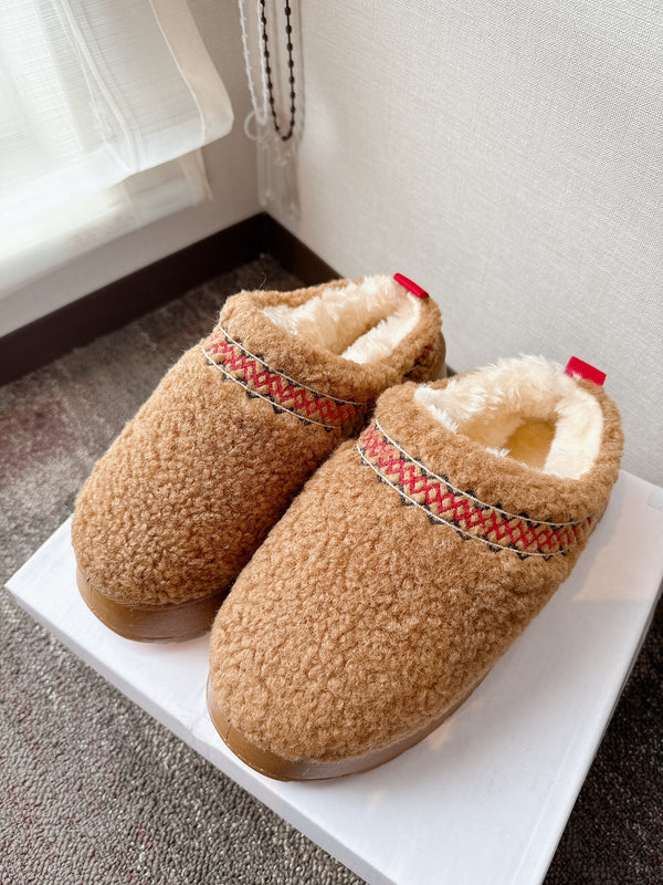 2509085 ST Fluffy Boa Platform Clog Sandals